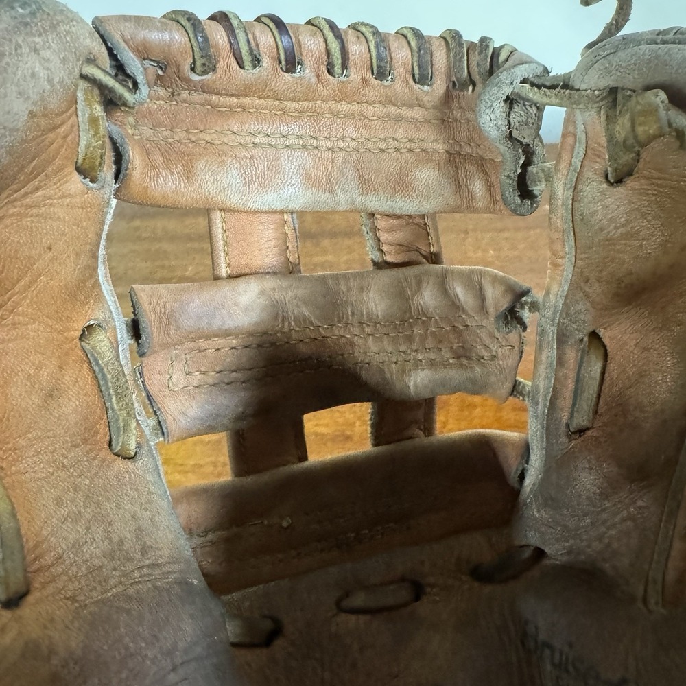 Louisville Slugger G125-10 125 Series Glove 12" Right Hand Throw - Picture 7 of 7